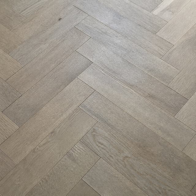 Graue & stumpfe Böden